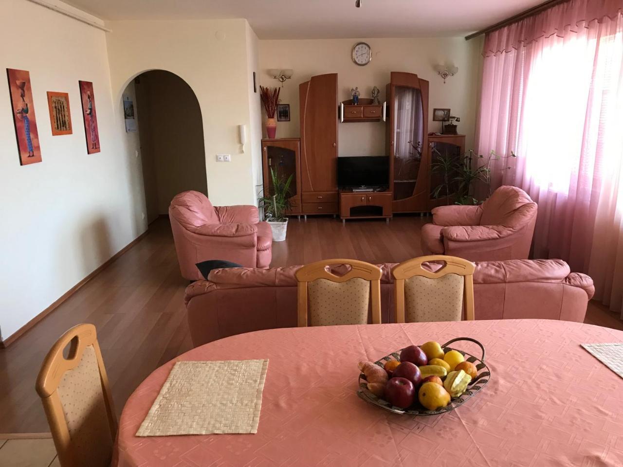Lotusz Apartments in Nyíregyháza Buitenkant foto