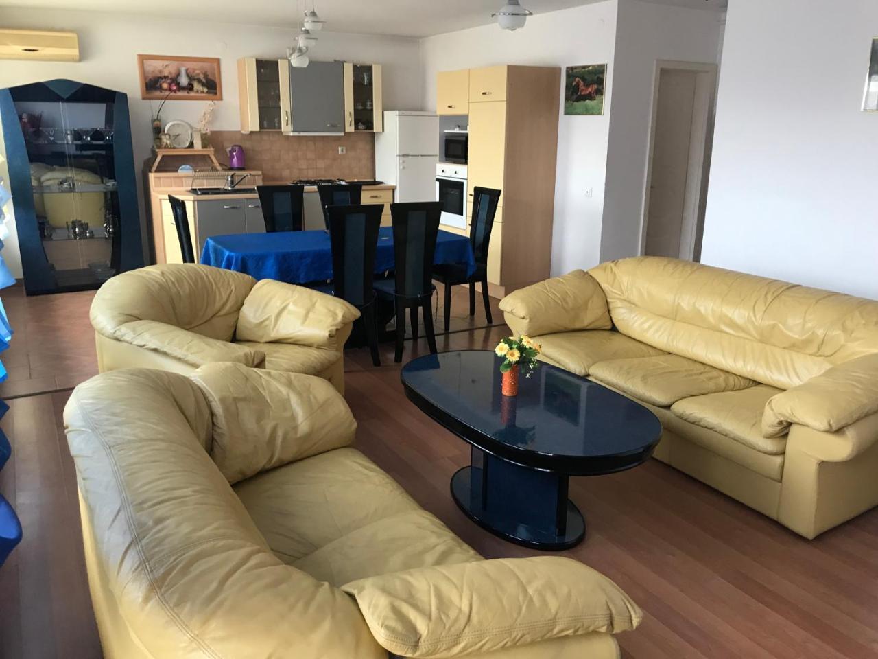 Lotusz Apartments in Nyíregyháza Buitenkant foto