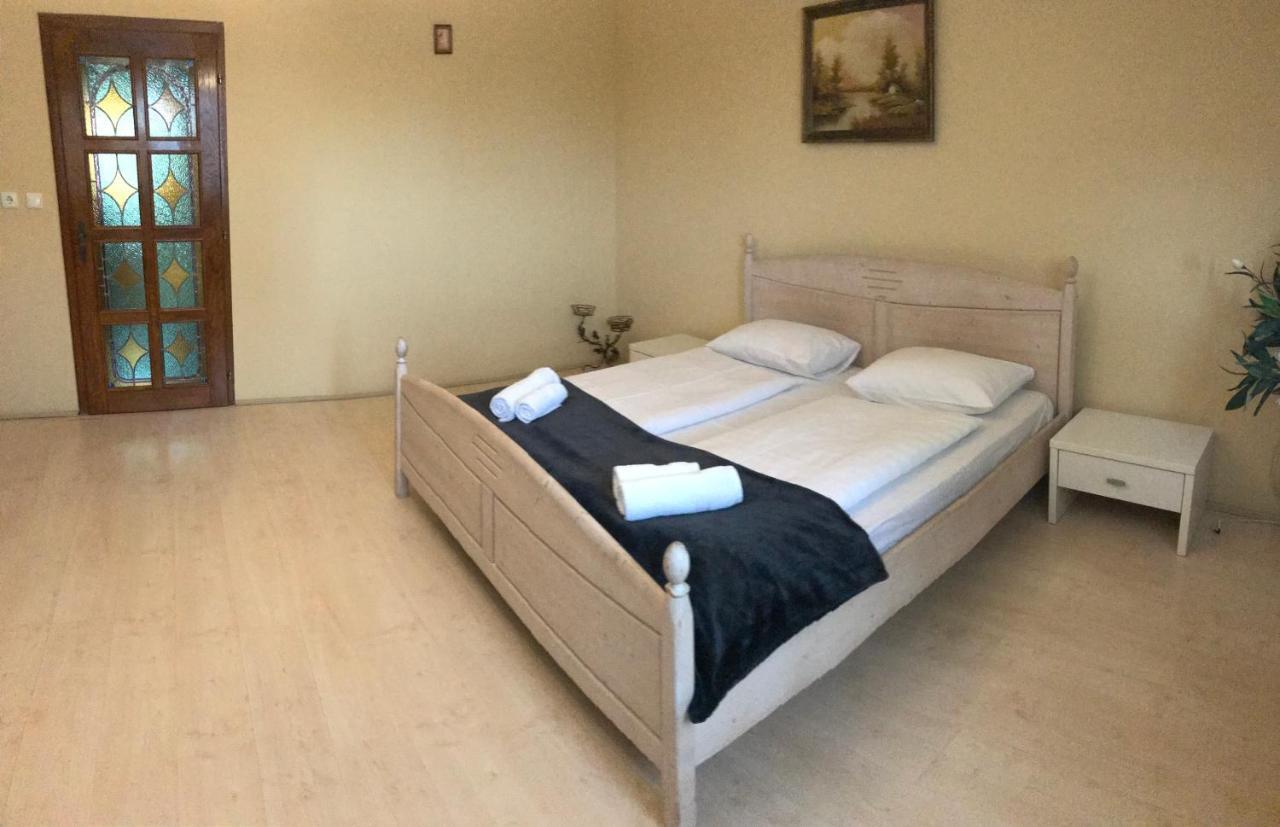 Lotusz Apartments in Nyíregyháza Buitenkant foto
